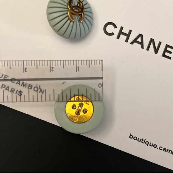 đź’”SOLD AUTHENTIC!! Lot Of 2 Chanel Vintage CC Buttons Pale Blue Gold 1990s R1 - Picture 7 of 8